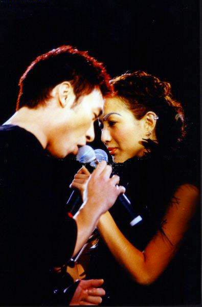 揭郑秀文从艺20年历程 曝与许志安分手复合内