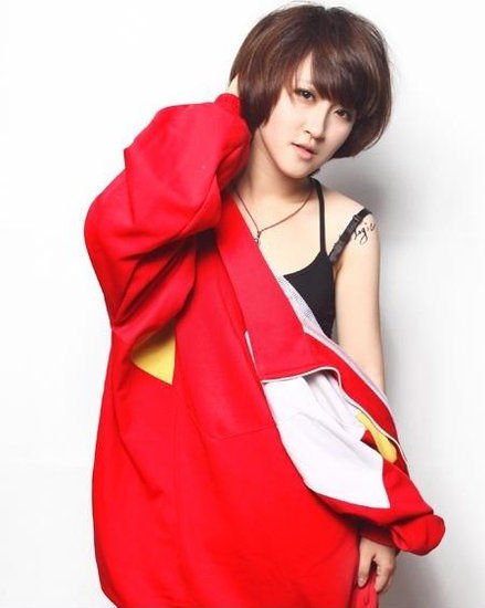 长春<em>中学生</em>校服写真被斥艳照 裸露上身玩性感