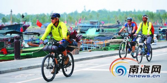 潭门吃海鲜_深圳澳头吃海鲜_钟欣桐艳吃鸡门照毛(2)
