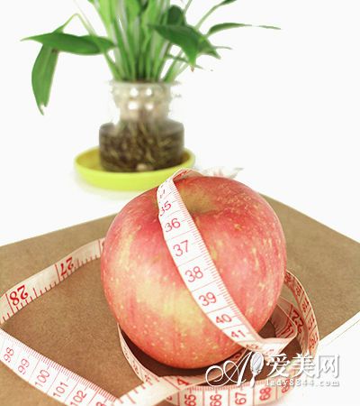  揭秘苹果的4大美容功效 秋天吃苹果注意3点 