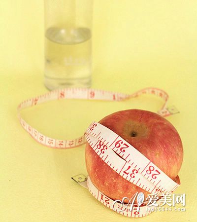  揭秘苹果的4大美容功效 秋天吃苹果注意3点 