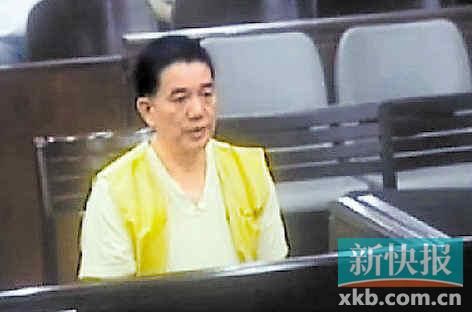 ■徐润包早前接受庭审视频截图。（来自金羊网）