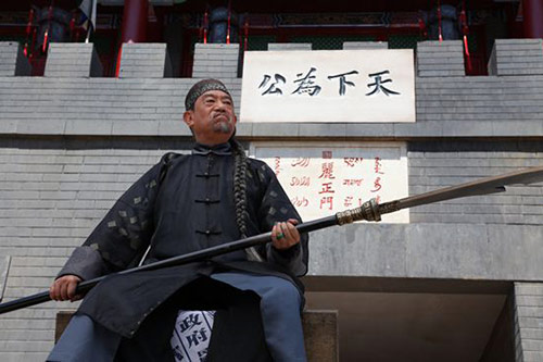 打狗棍年龄跨度大巍子不怕扮老怕装嫩