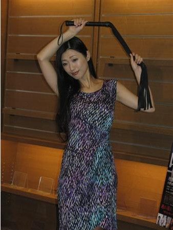 <em>性虐</em>电影《甜蜜鞭子》