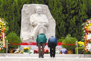 图:各地民众缅怀习仲勋