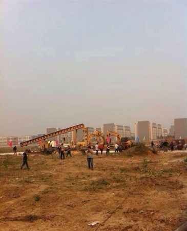 河南周口工地挖出清朝官服干尸 次日失踪(组图