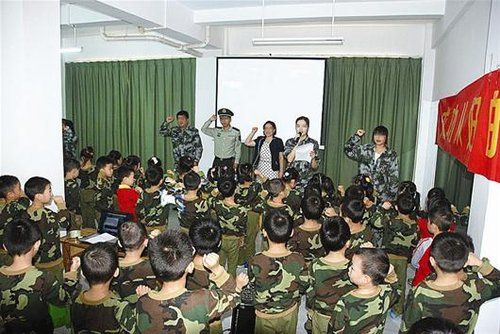 湖北黄梅幼儿园组织86名幼儿集中军训被紧急