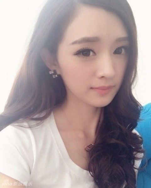 女子整容酷似杨幂难分辨 私房照大曝光清纯赛过“原版”【组图】