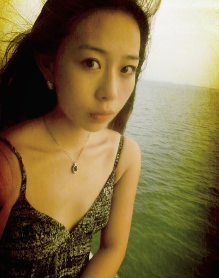 网络平胸大赛走红 <em>妹子胸部</em>被当做鼠标垫【组