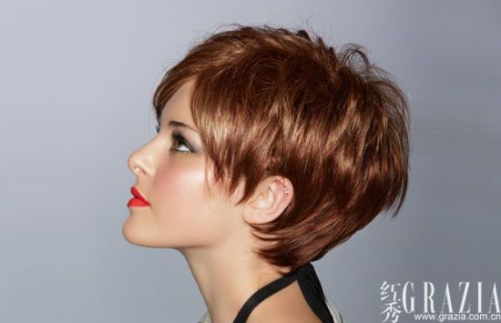 蓄发妹子的福音+4款过渡期美貌发型推荐--时尚--