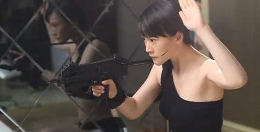 《我是特种兵3火凤凰》 8位性感女兵讲述 女汉