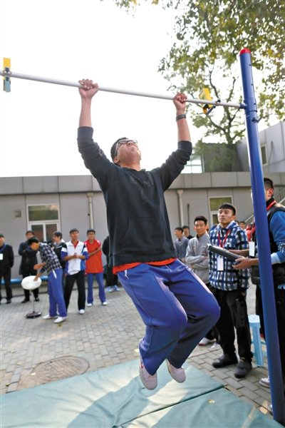 北京进行中小学体测引体向上难倒男生图