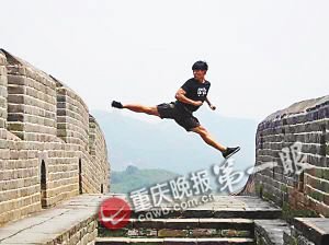 体育老师兼职酒吧驻唱歌手 痴等“失踪”女神