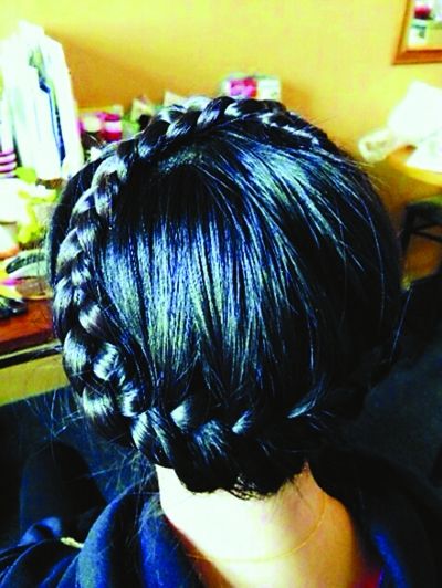 麻花辫大赛 引网友怀旧 美女纷纷<em>秀发型</em>自拍照