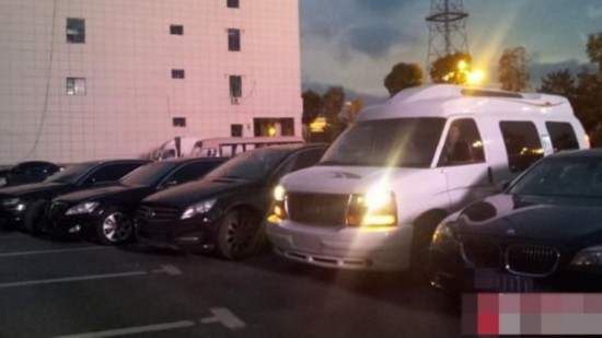 网曝京城聚会似海天盛筵 富二代车模全裸