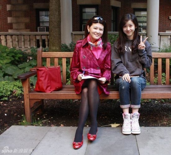 奶茶<em>妹妹</em>曝国外大学美照 朴素装扮难掩<em>美丽</em>姿