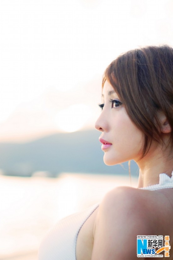 柳岩唯美比基尼写真曝光 背部现神秘纹身(图【5】