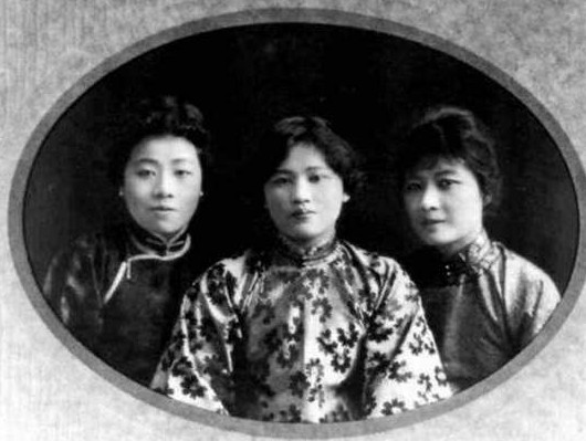 图为宋家三姐妹.