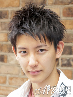 男士短发发型图片 卷发时尚显潮流- Micro Rea