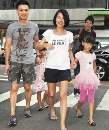 事业成功的小s同样也是位好妈妈,婚后变幸福小女人并有了三个女儿