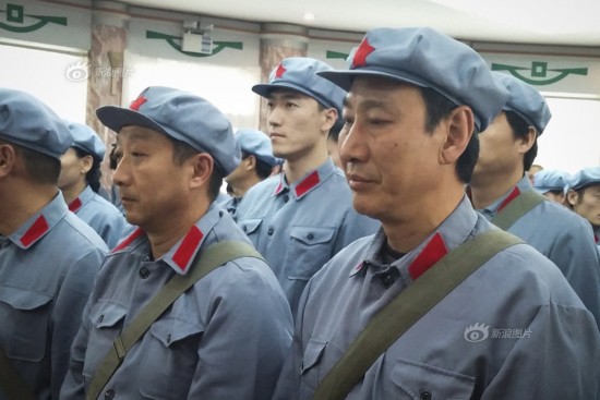 刘翔着红军军装宣誓 全力以赴备战2016年奥运