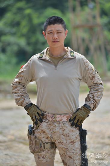 ... 兵之火凤凰 90后女兵比基尼泳装性感上阵 全集剧