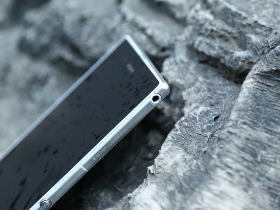 防水性有多强 实测索尼XL39h