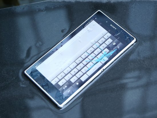 防水性有多强 实测索尼XL39h
