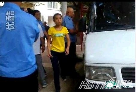 张根硕回应床照门 细数全球最震惊的艳照门事