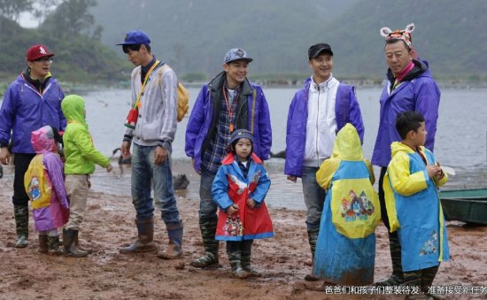 爸爸去哪儿第五期剧透 星爸挖藕换钱 萌娃雨衣