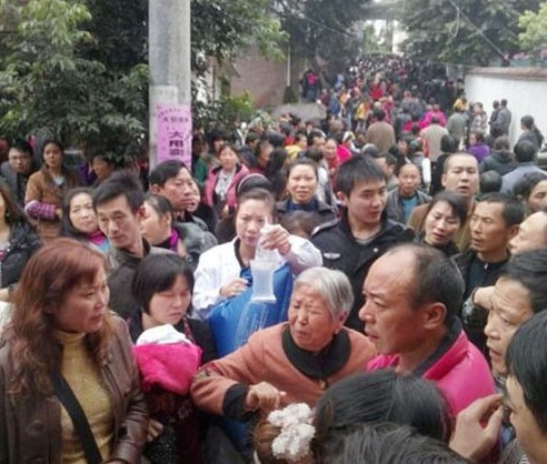 四川学校围墙垮塌 为何校园安全事故频发?-区