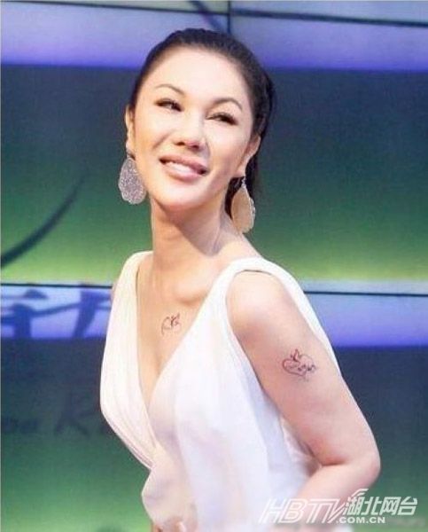 小伙天生男女两套生殖系统+<em>17岁女孩</em>存<em>男性化</em>