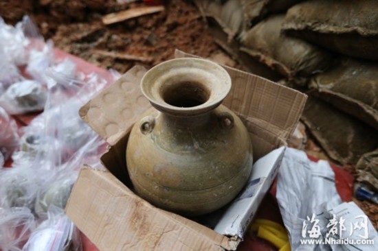 福州唐代古墓现<em>大唐</em>气派 青石砌成砚台陪葬(组