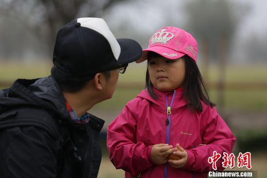 张亮做厨师供姐姐上学 后悔让儿子上《爸爸去