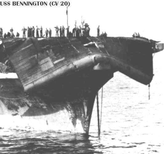 美国航母惨遭台风的蹂躏