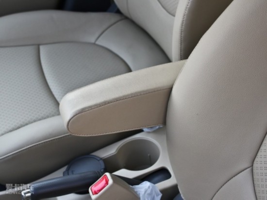 丰田新威驰对比现代三厢瑞纳 顶配车型谁更值