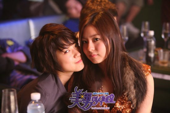 《继承者们》朴信惠善良清纯好人缘 与众明星