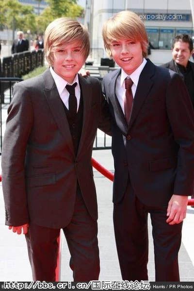 龙凤胎依偎洗澡走红网络 盘点<em>双胞胎姐妹</em>花(组