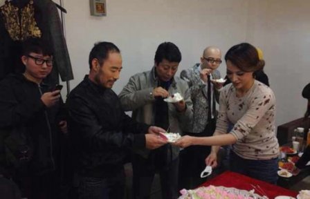 董卿40岁生日央视 历届春晚28位美女主持年龄