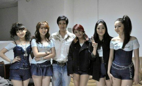 宋慧乔<em>少女时代</em>赵薇谢娜中韩明星合照谁更有气