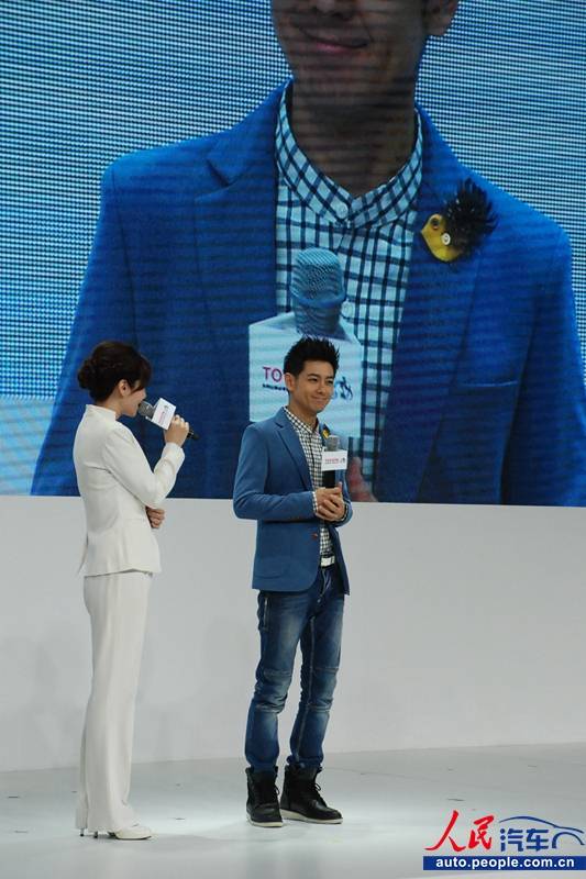 2013广州车展:林志颖亮相丰田展台