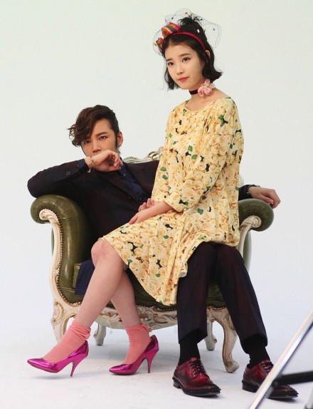 《漂亮男人》张根硕晒签名求收视率 头顶卷发