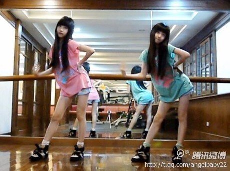 <em>台湾双胞胎</em>萝莉<em>姐妹花</em>长大了 近照曝光清新甜