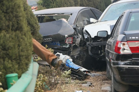 合肥高速發生汽車連環相撞事故2死25傷【組圖】【2】