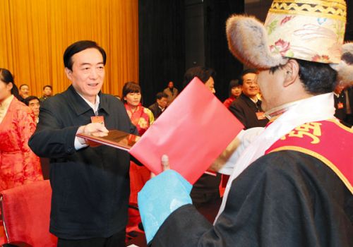 ... 白 玛 赤 林 陈 全国 儿子 胡 春华 陈 全国 出事 了 毛