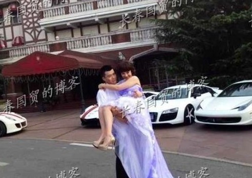 婚纱照公主抱_婚纱照风格(3)