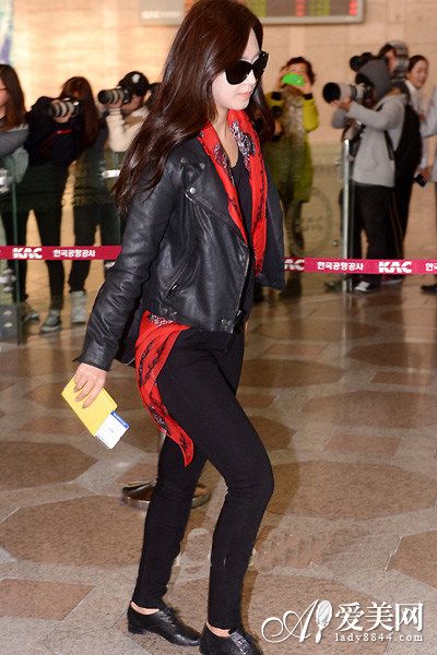 短外套+紧身裤 韩星街拍帅气显瘦- Micro Read