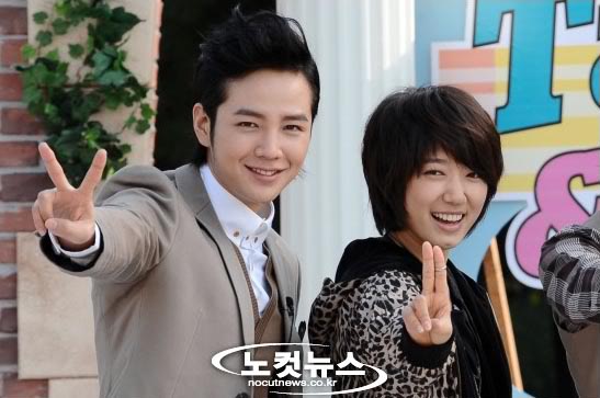 《漂亮男人》IU为<em>张根硕</em>疯狂 绯闻<em>女友</em> 围观吃