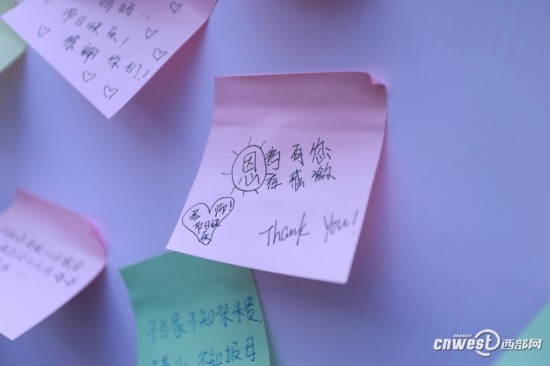 送手套寄家书 西音学子感恩节感恩身边的人