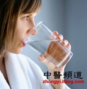 养生:白开水的神奇功效 <em>一杯</em>白开水搞定9种常